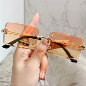 Women’s fashion sunglasses***BUNDLE DISCOUNTS AVAILABLE ON MULTIPLE PAIRS***